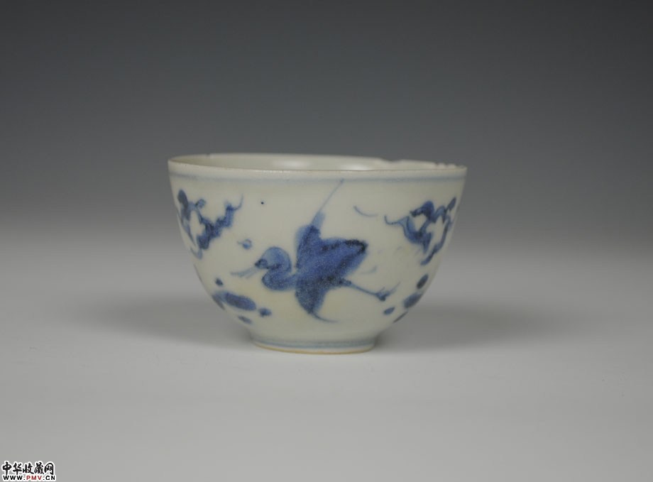 明嘉靖晚期精品云鹤纹压手杯