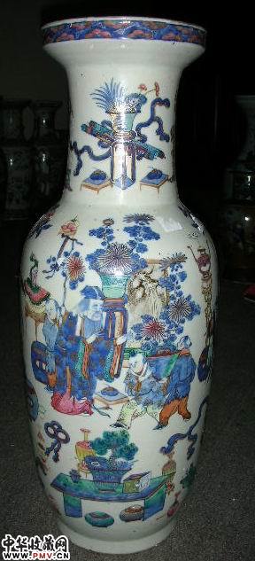 青花粉彩人物棒追瓶