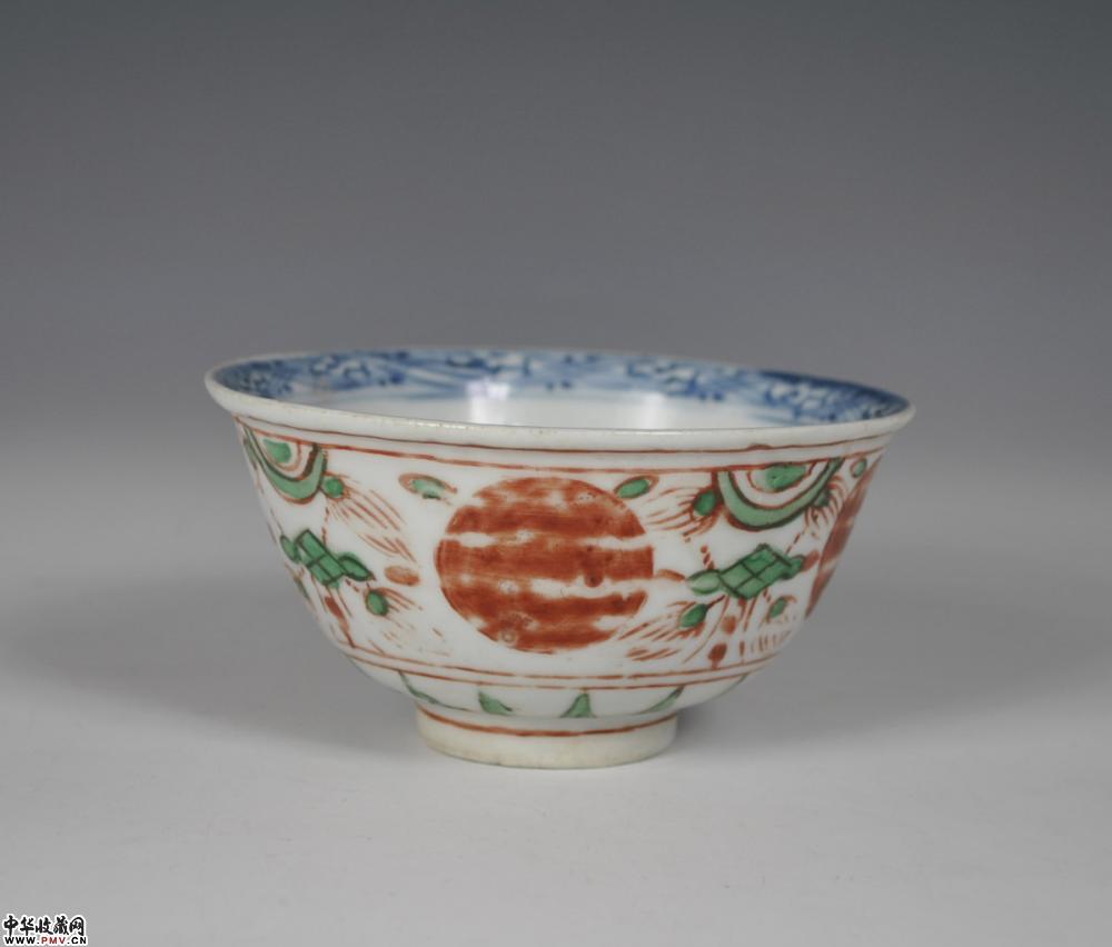 明嘉靖景德镇窑青花五彩鹭莲璎珞纹碗