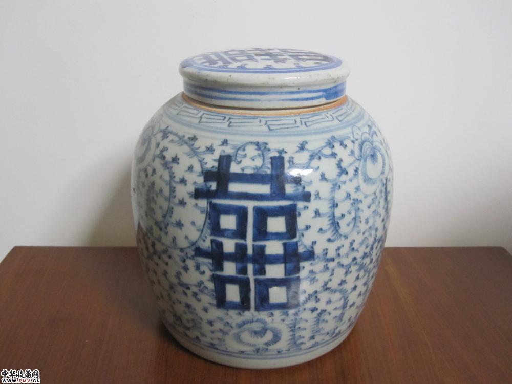 清中期景德镇窑青花缠枝牡丹纹喜字盖罐《已售》 清中期景德镇窑青花缠枝牡丹纹喜字盖罐《已售》