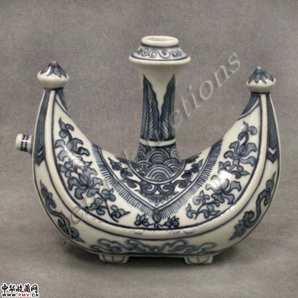 明中期青花元宝形波斯纹壶