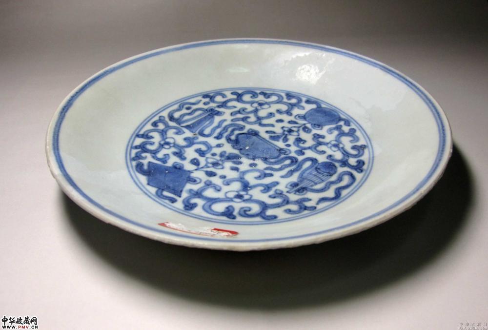 清康熙青花暗八宝纹盘