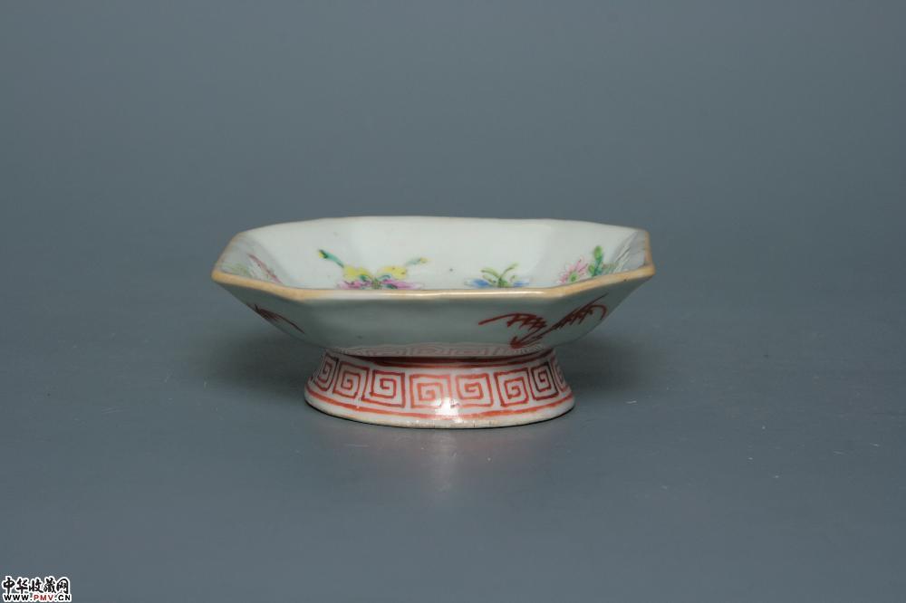 清同治粉彩花蝶纹八角高足碟