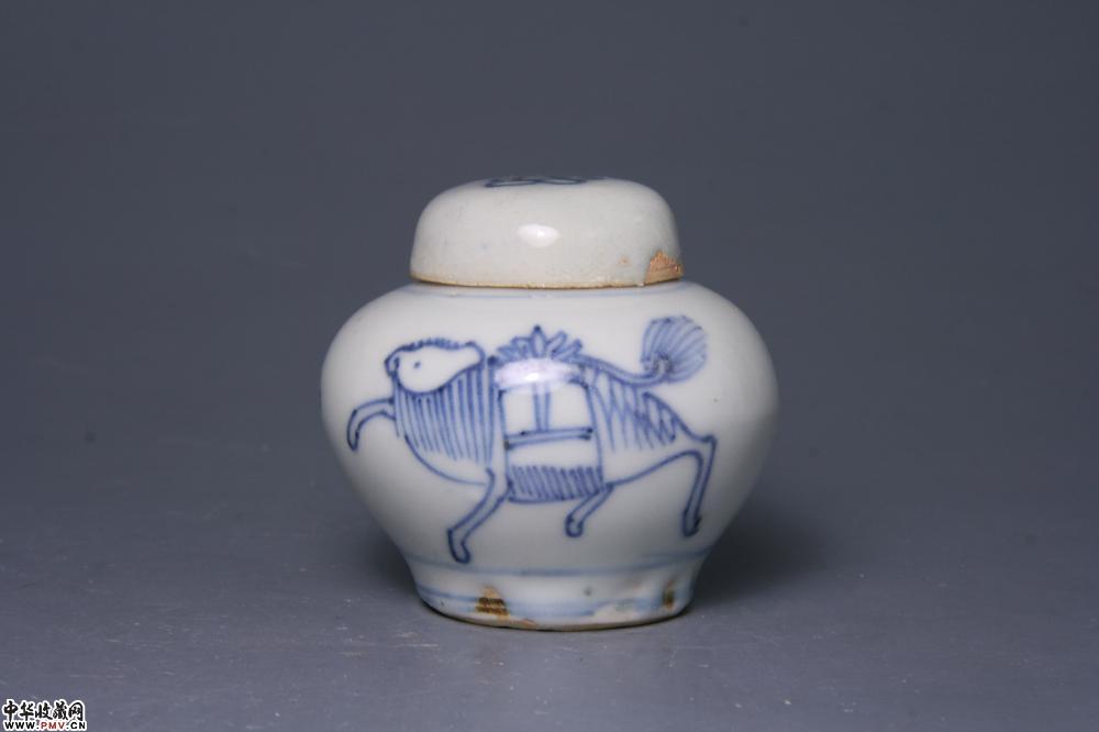 明万历景德镇窑青花瑞兽纹小盖罐