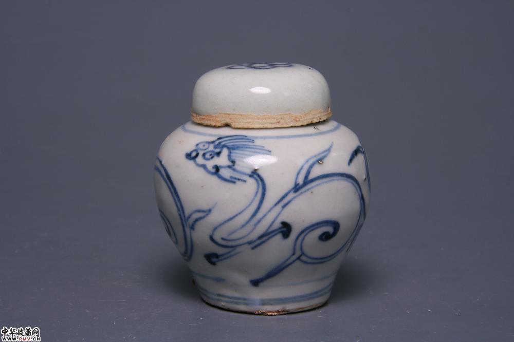 明万历景德镇窑青花花尾龙纹小盖罐