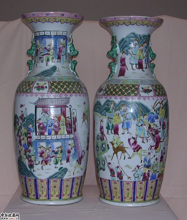 清晚期刀马人物纹粉彩瓶一对