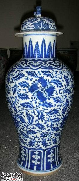 青花缠枝莲直口盖瓶