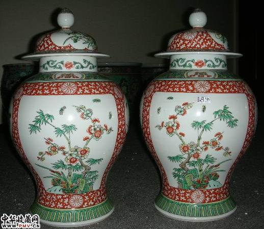 五彩开光花鸟瓶一对