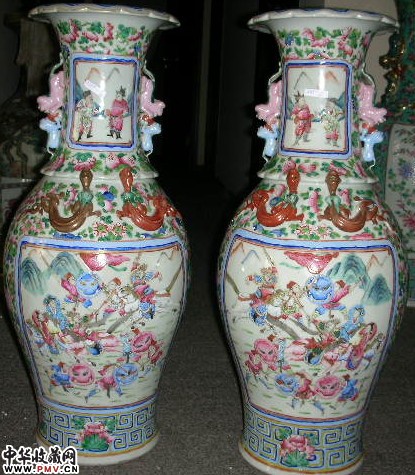 同治彩人物瓶一对