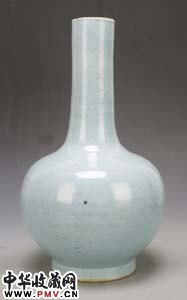 清代 天蓝釉长颈瓶
