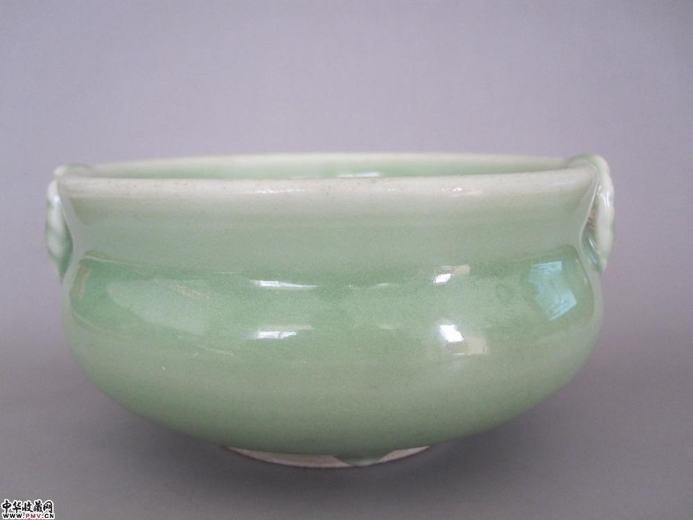 P清代豆青釉双耳三足香炉《244》《已售》 P清代豆青釉双耳三足香炉《244》《已售》