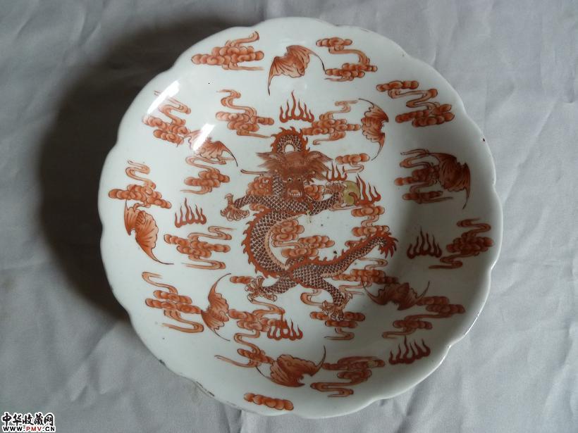 清光绪，矾红龙纹花口大盘。