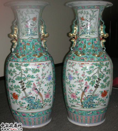 粉彩瓶一对