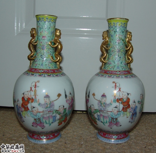 嘉庆粉彩婴洗瓶一对，嘉庆六字款