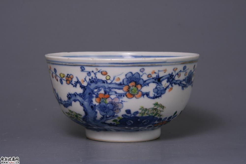 清光绪景德镇窑斗彩花蝶龙纹碗