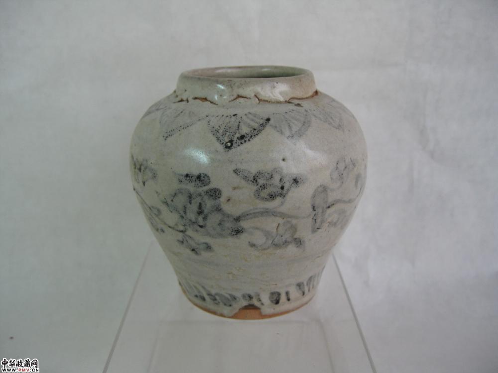 明弘治蕉叶缠枝莲纹青花罐 明弘治蕉叶缠枝莲纹青花罐