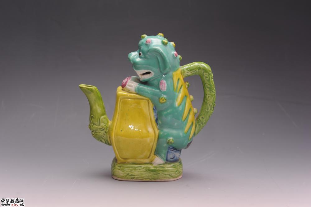 民国粉彩雕塑猴型壶