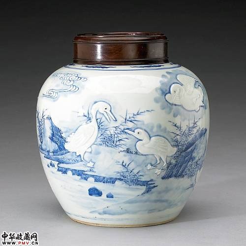 康熙青花堆塑鸭纹罐 （康熙六字款）