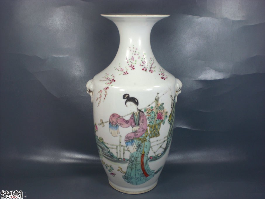 民国粉彩采花图双狮耳敞口瓶