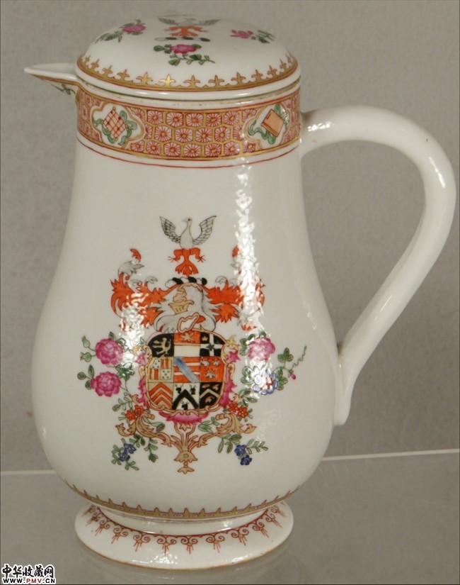 清光绪粉彩外销纹章壶
