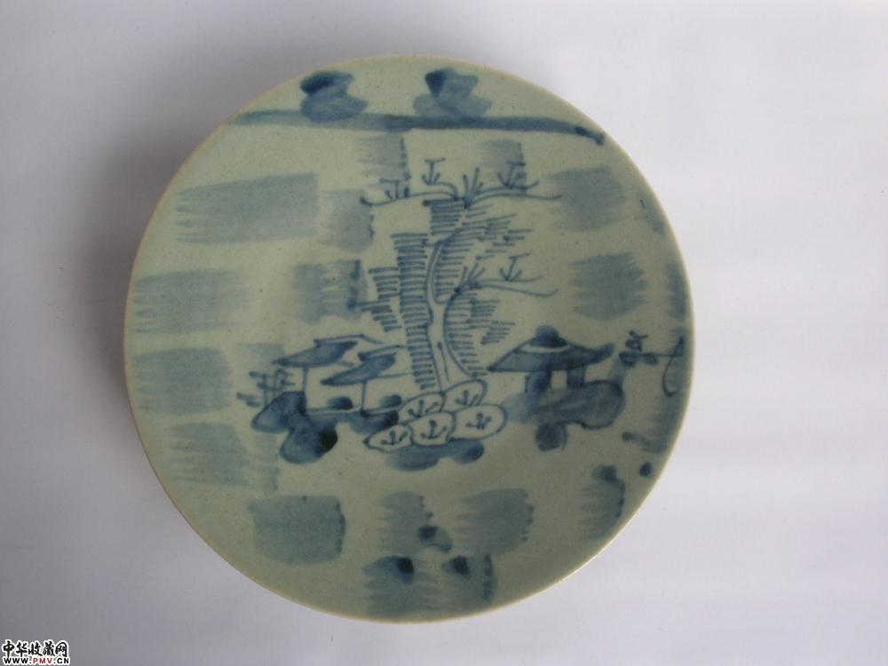 清中豆青釉山水纹盘