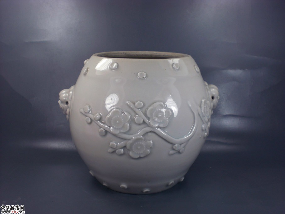 清德化窑双兽耳梅花鼓钉罐
