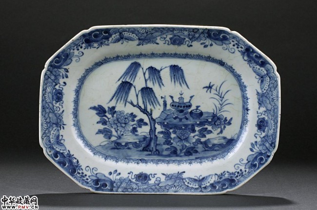 清乾隆青花花卉六方盘