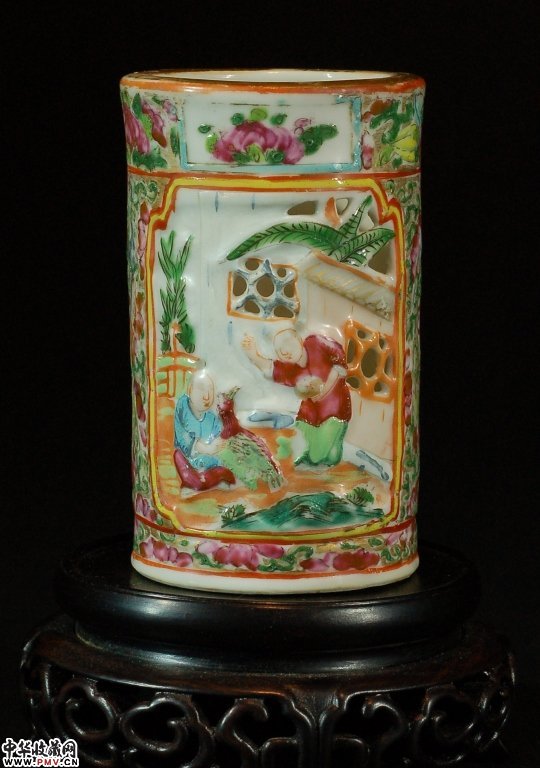 清光绪广彩戏曲人物笔筒