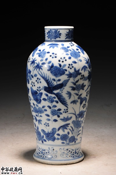 清末 青花花蝶瓶