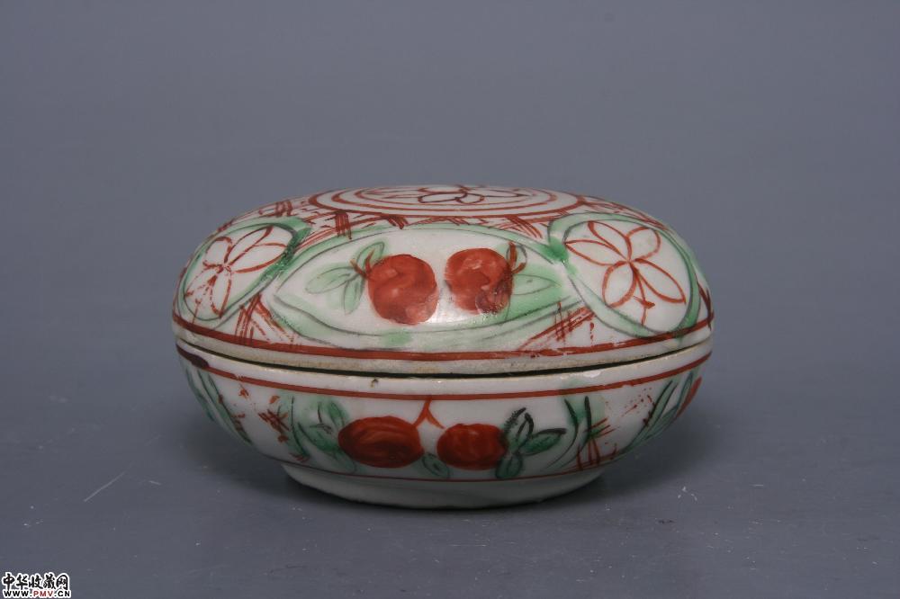 明晚期平和窑五彩花卉纹粉盒