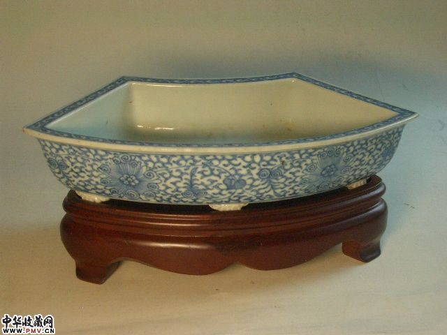 清道光  缠枝莲纹 青花水仙盘