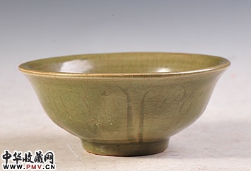 明 龙泉暗刻花卉碗