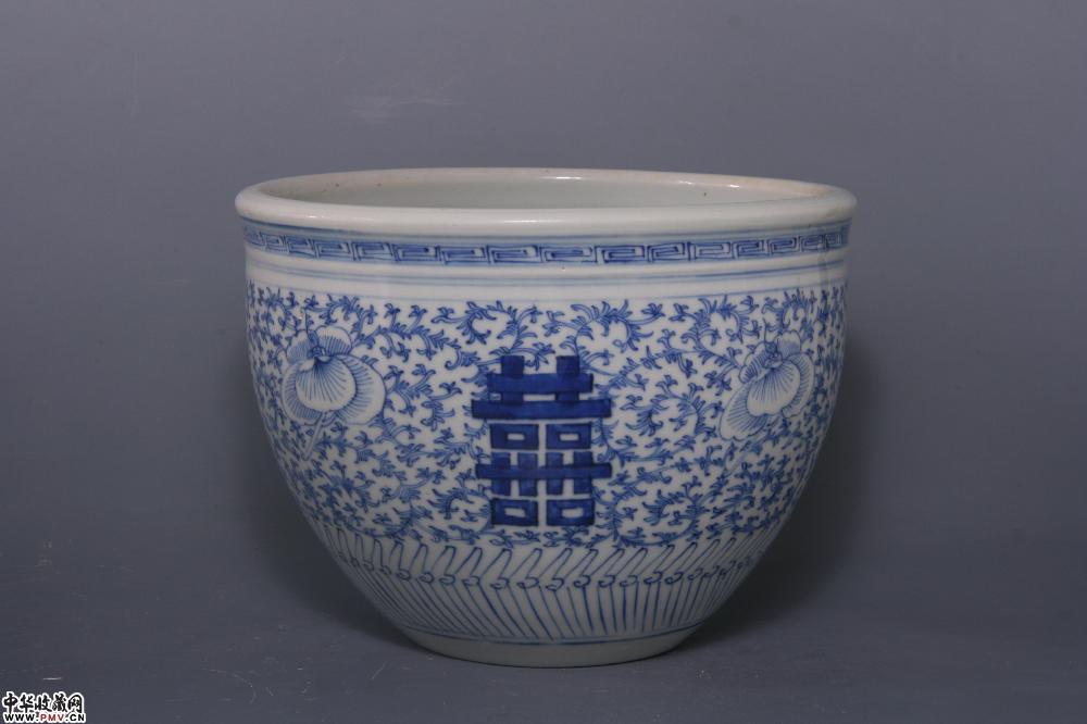 清嘉庆景德镇窑青花淡描双喜卷缸