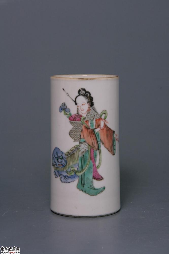 清同治景德镇窑粉彩仕女纹笔筒