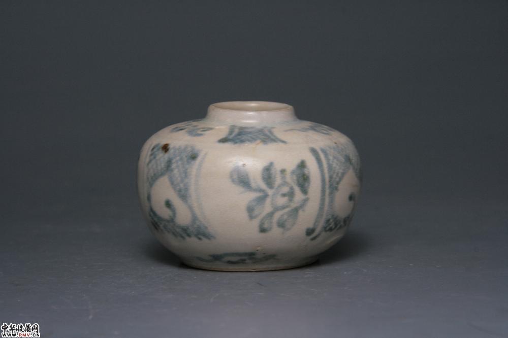 明万历青花开光花卉纹小罐