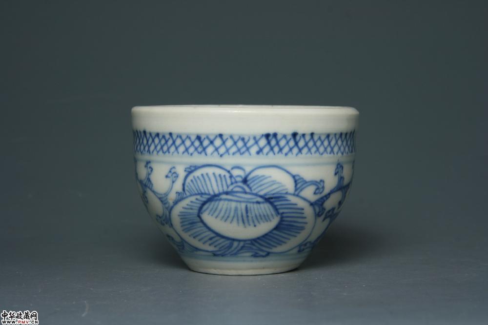 清道光景德镇窑青花淡描牡丹纹小缸洗