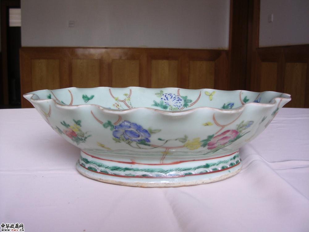 清同治粉彩水仙盘