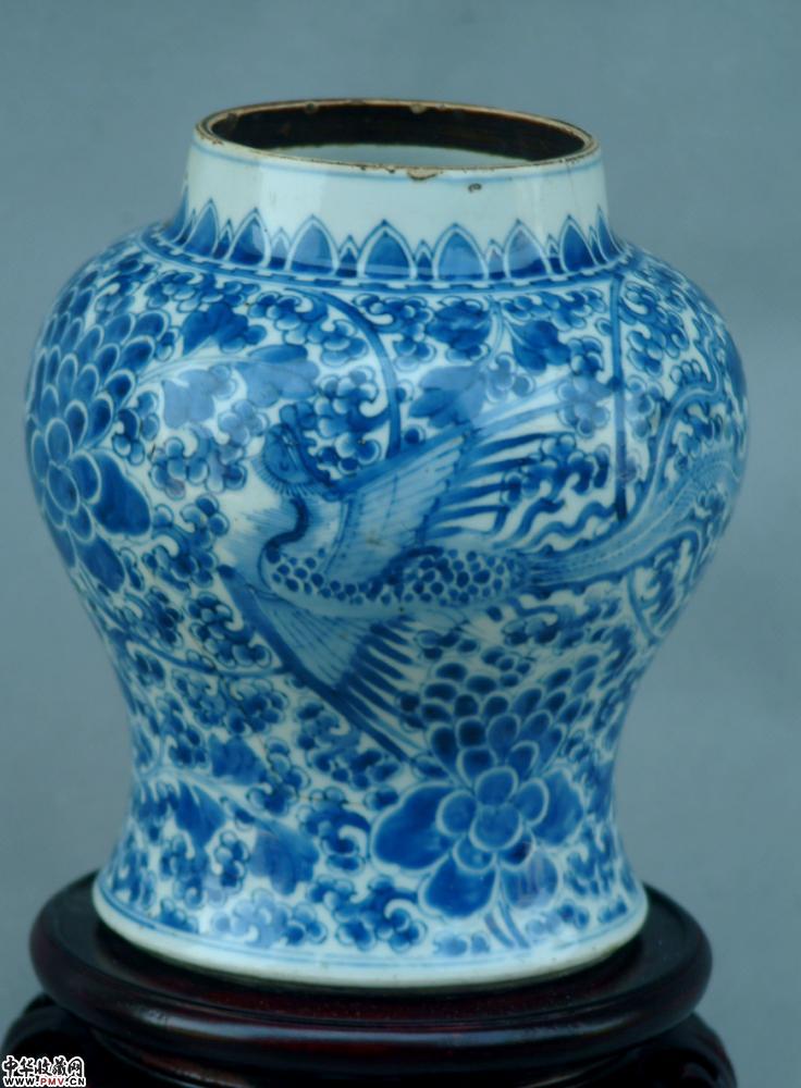 凤穿牡丹青花将军罐