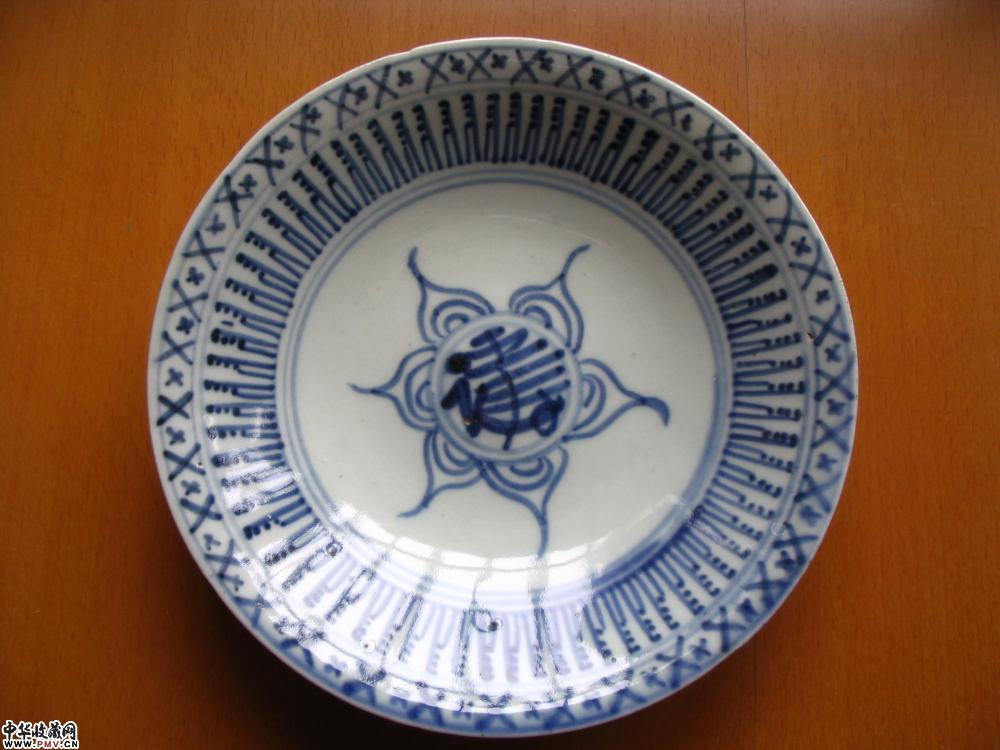 乾隆青花团寿盘