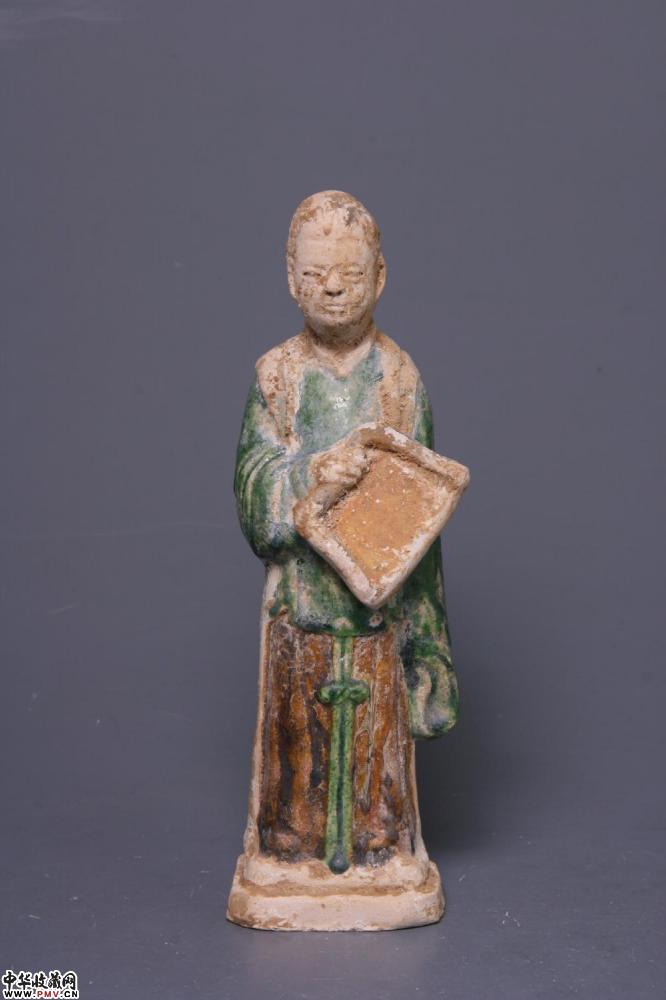 明彩陶执琴人物俑