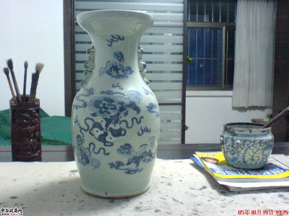 清光绪豆青釉太子少保嫁瓶。