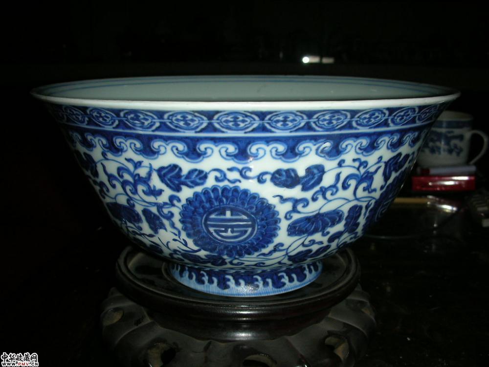 乾隆青花缠枝莲大碗