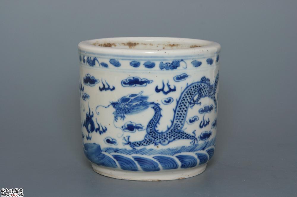清光绪景德镇窑青花双龙戏珠纹筒炉