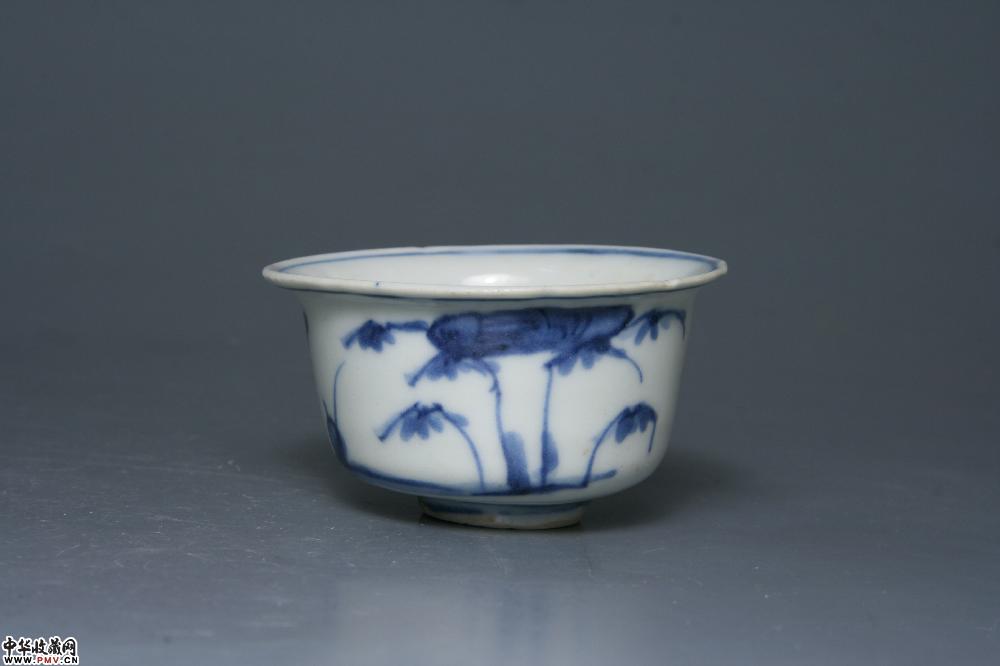 明万历景德镇窑青花花卉纹杯
