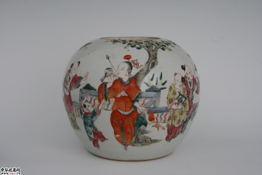 清同治景德镇窑粉彩婴戏纹冬瓜罐