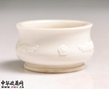清早期 德化白釉梅花纹香炉