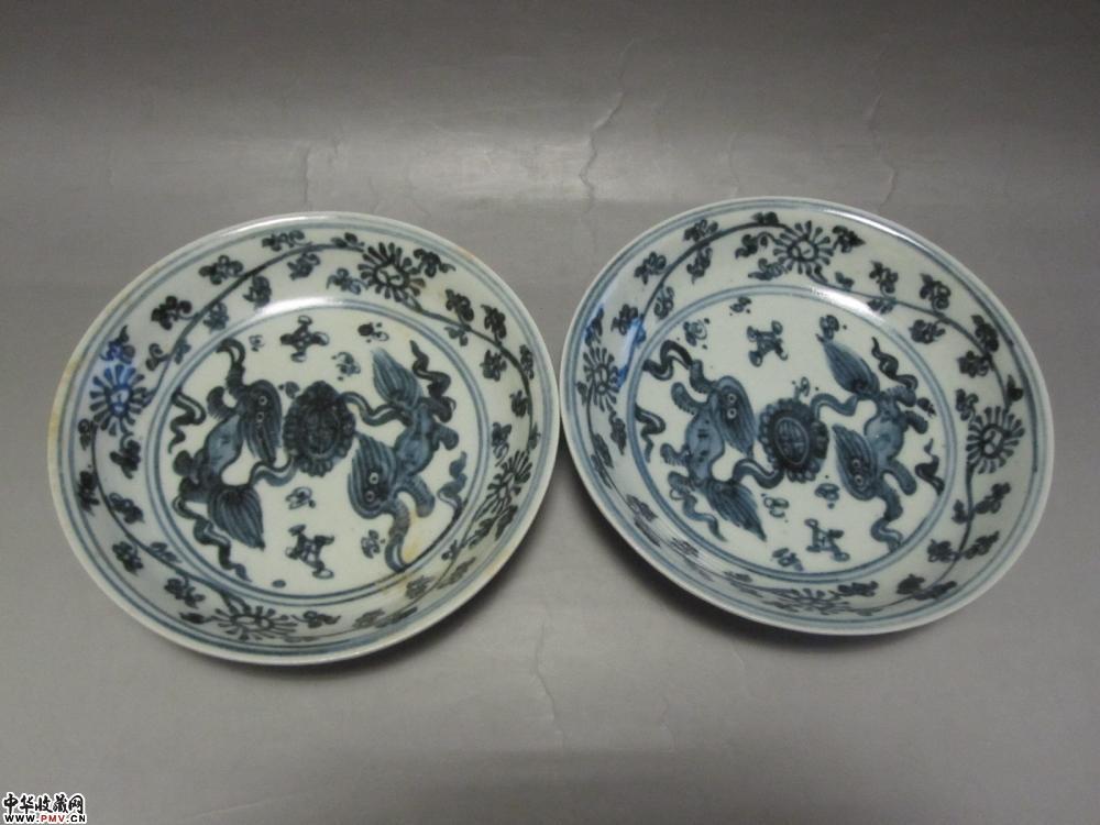 明代青花狮纹盘一对《已售》 明代青花狮纹盘一对《已售》
