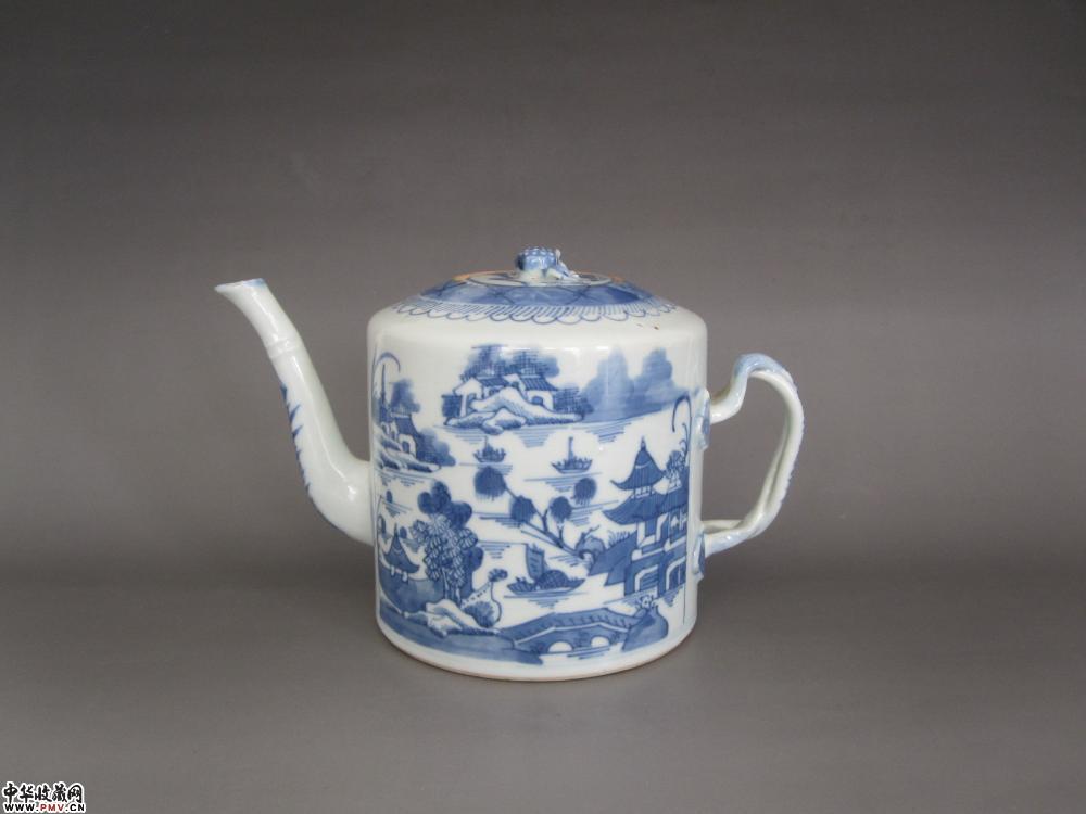 清代通景山水楼阁青花茶壶
