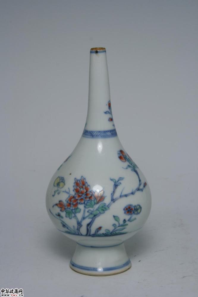 清康熙景德镇窑斗彩花卉纹锥把瓶