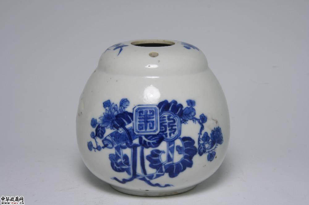 清光绪景德镇窑青花博古纹瓜形罐
